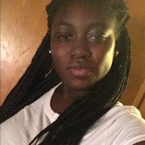 Meet your Posher, Kayla